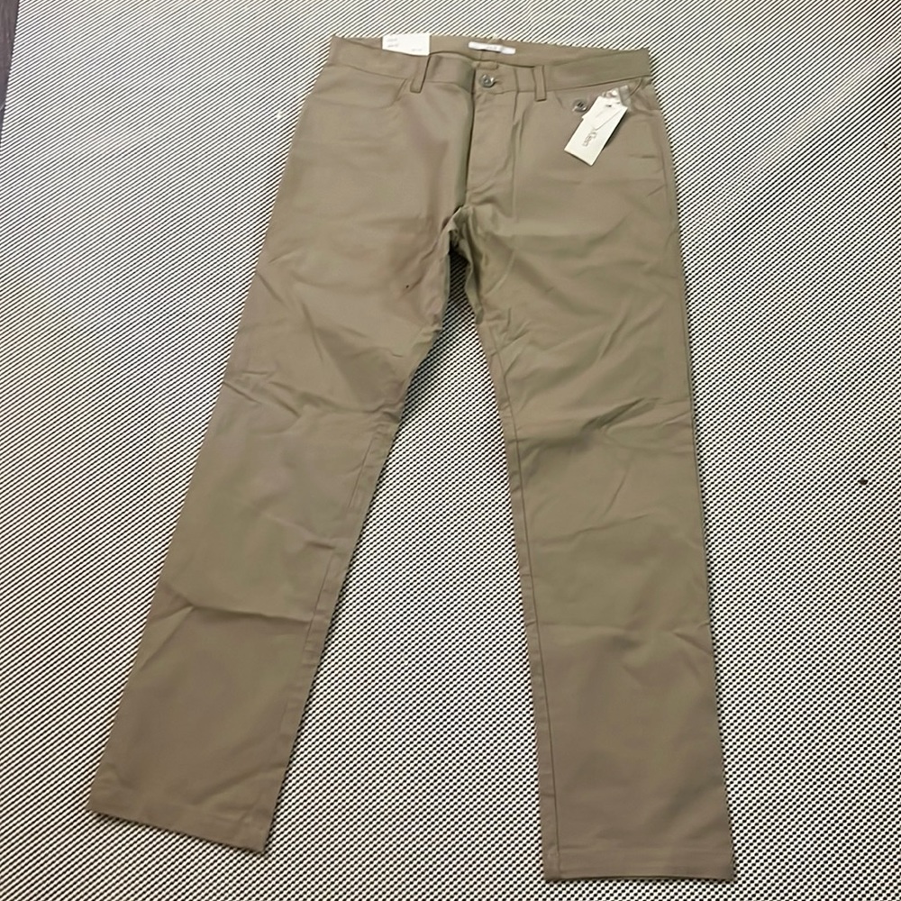 Calvin Klein Men's Tan Jeans - 33x32 - Timeless Style, Modern Fit
